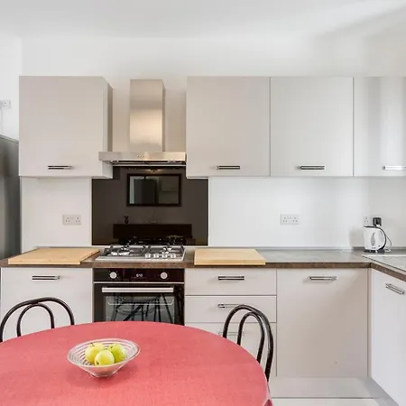 Lovely 2br 2 Mins Away From The Promenade By 360 Estates Appartamento *