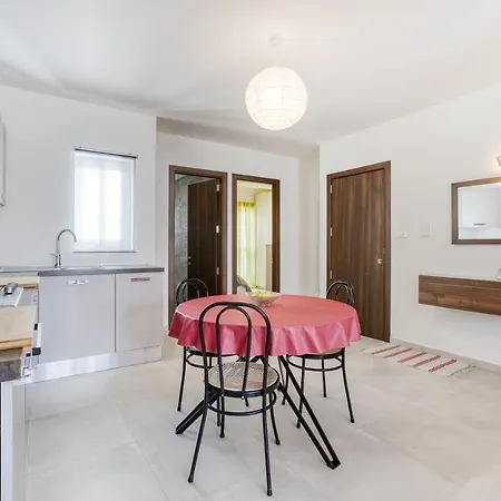 Lovely 2br 2 Mins Away From The Promenade By 360 Estates Appartamento *