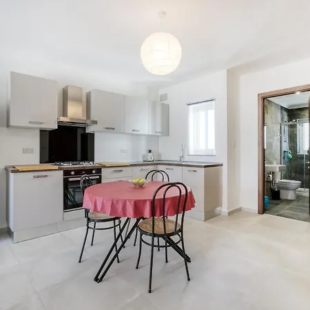 Lovely 2br 2 Mins Away From The Promenade By 360 Estates דירה *