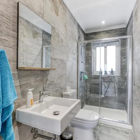 Lovely 2br 2 Mins Away From The Promenade By 360 Estates דירה