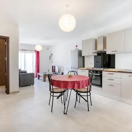 Lovely 2br 2 Mins Away From The Promenade By 360 Estates