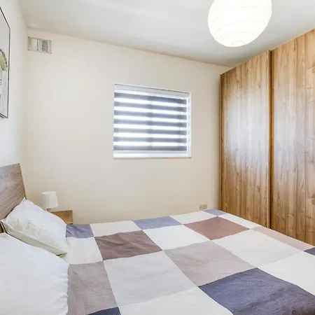 Lovely 2br 2 Mins Away From The Promenade By 360 Estates